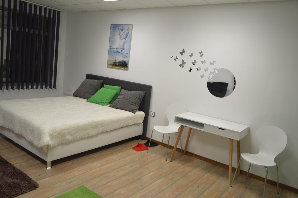 Ferienwohnung Vasarely Luxury Flat Satu Mare Exterior foto