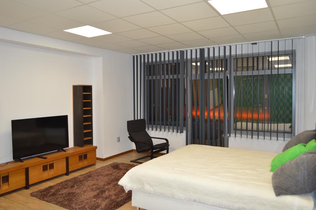Ferienwohnung Vasarely Luxury Flat Satu Mare Exterior foto