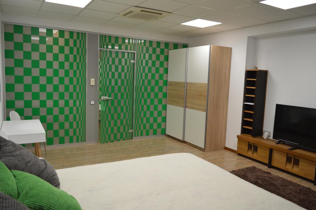 Ferienwohnung Vasarely Luxury Flat Satu Mare Exterior foto